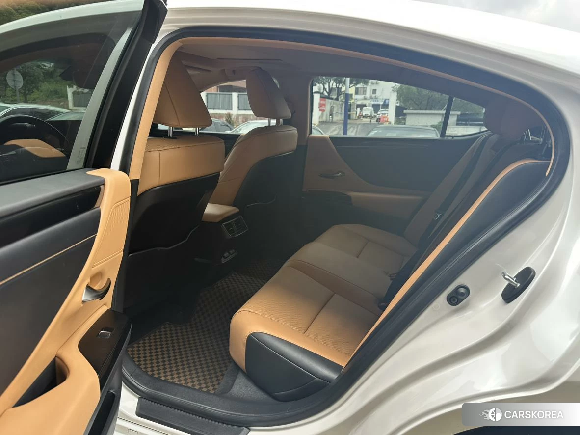 Lexus ES id 4467851 из Китая 10
