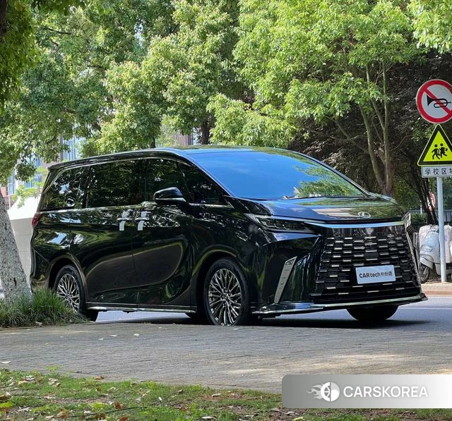 Lexus LM id 4299884 из Китая 26