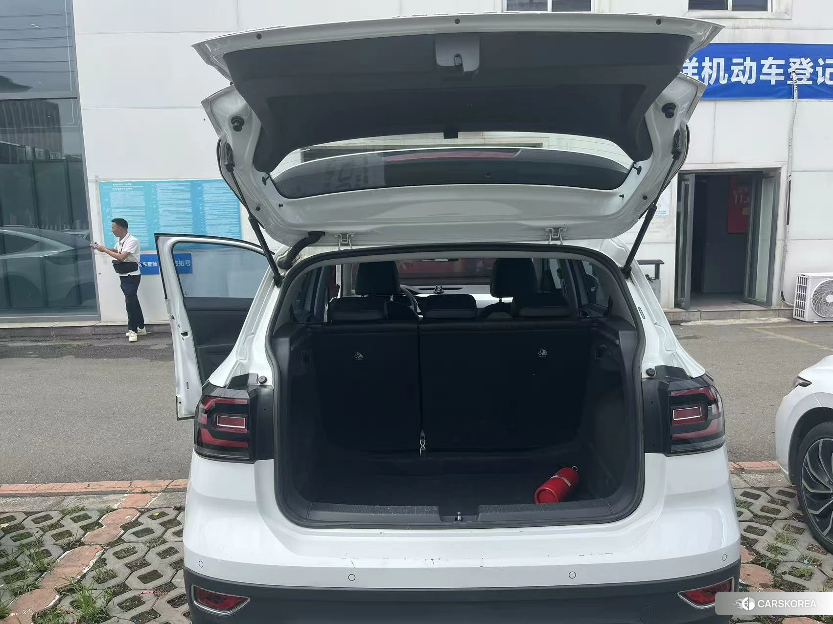 Volkswagen Exploring the shadow id 4467723 из Китая 8