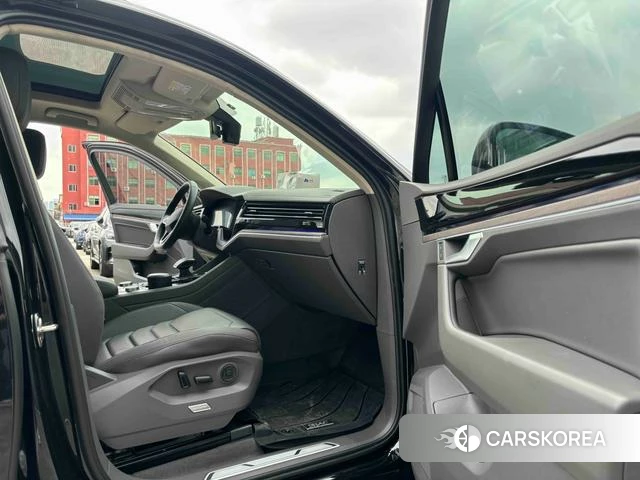 Volkswagen Touareg id 4261685 из Китая 17