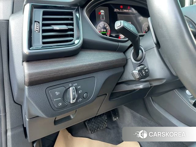 Audi Q5L id 4348844 из Китая 30