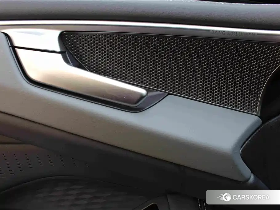 Audi A6L id 4600779 из Китая 16