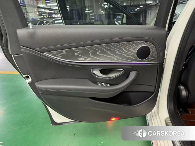 Mercedes-Benz E-class id 4265228 из Китая 12