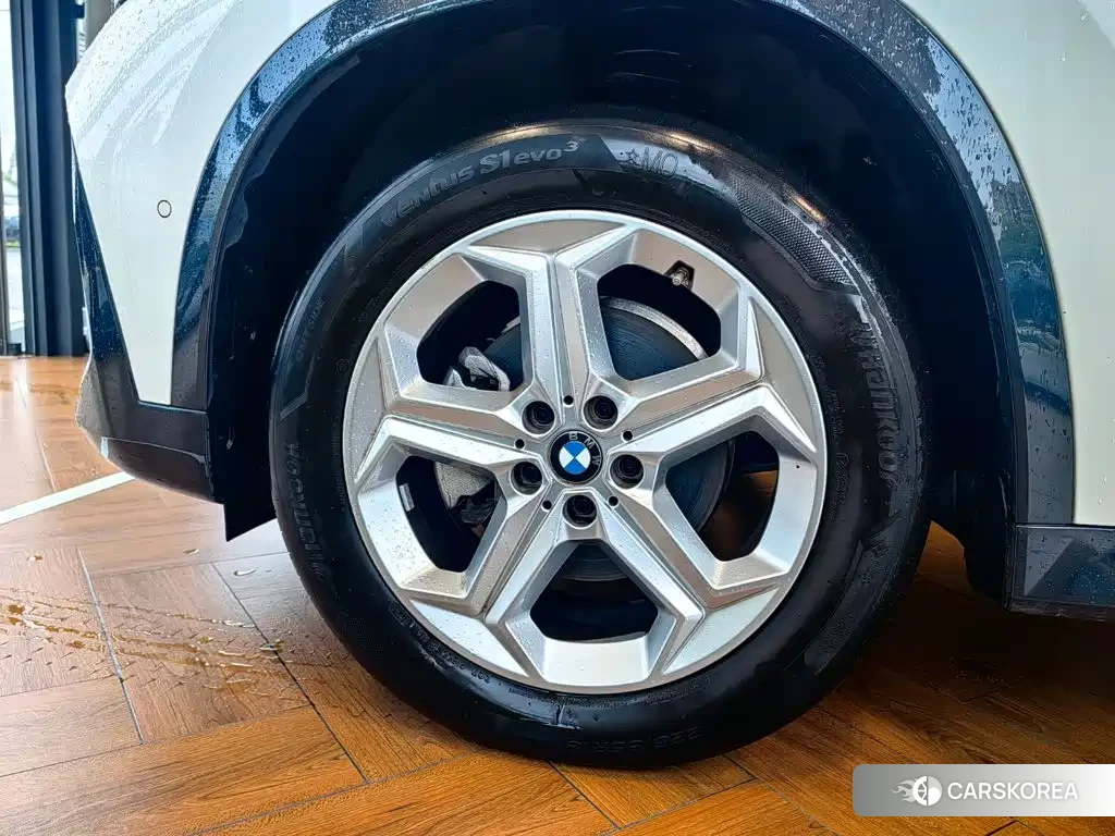 BMW X1 id 4681248 из Китая 12