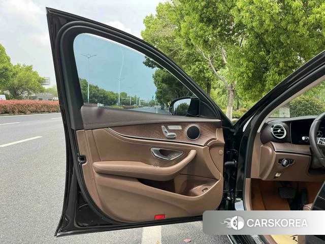 Mercedes-Benz E-class id 4265080 из Китая 9