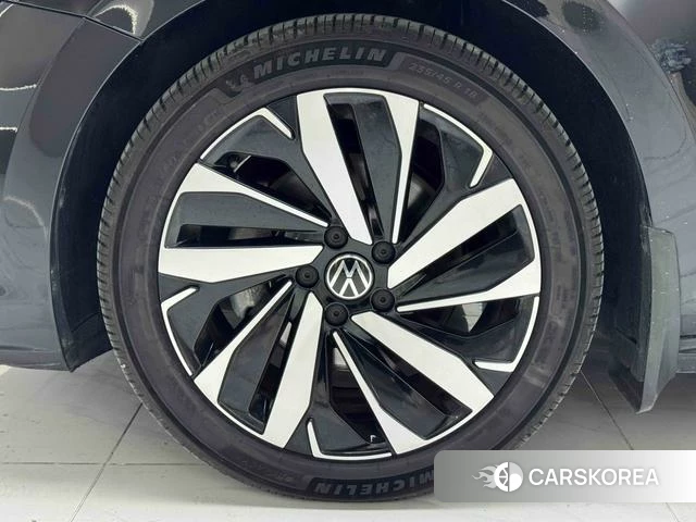Volkswagen Passat id 4348943 из Китая 16
