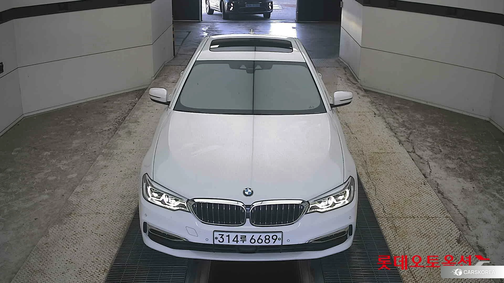 BMW  530i Luxury id 4902319 из Кореи 35