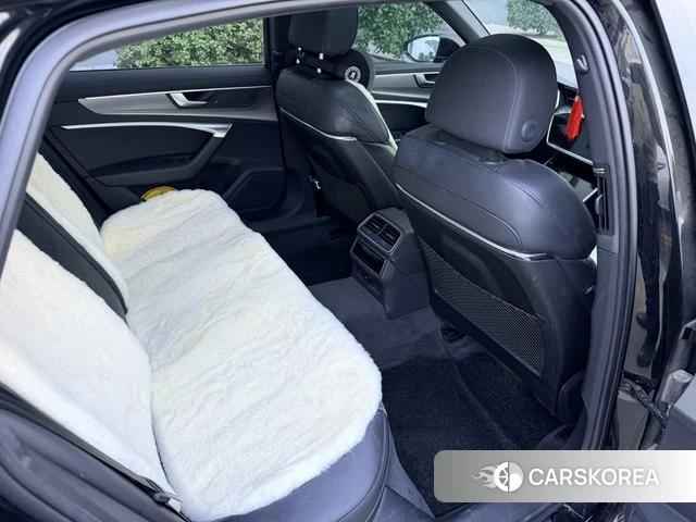 Audi A6L id 4328973 из Китая 18