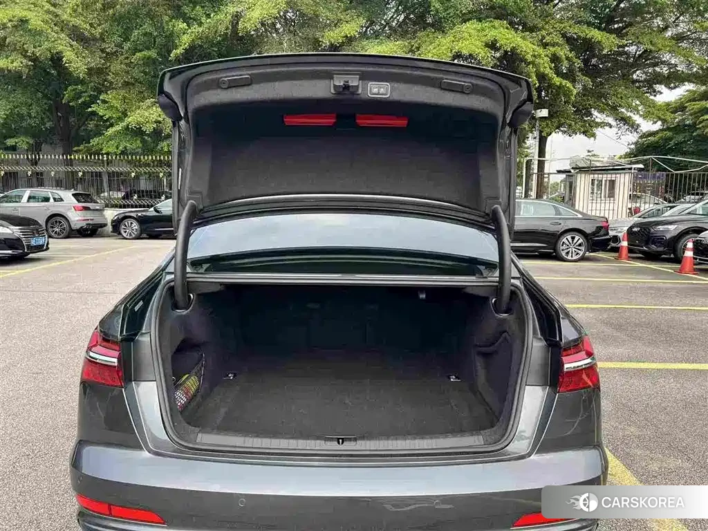 Audi A6L id 4547262 из Китая 9