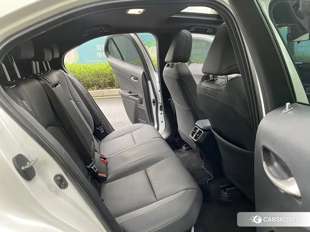 Lexus UX id 4628298 из Китая 17