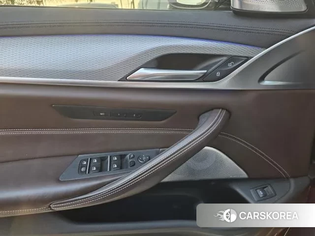 BMW 5 Series (G30) id 3520108 из Кореи 13