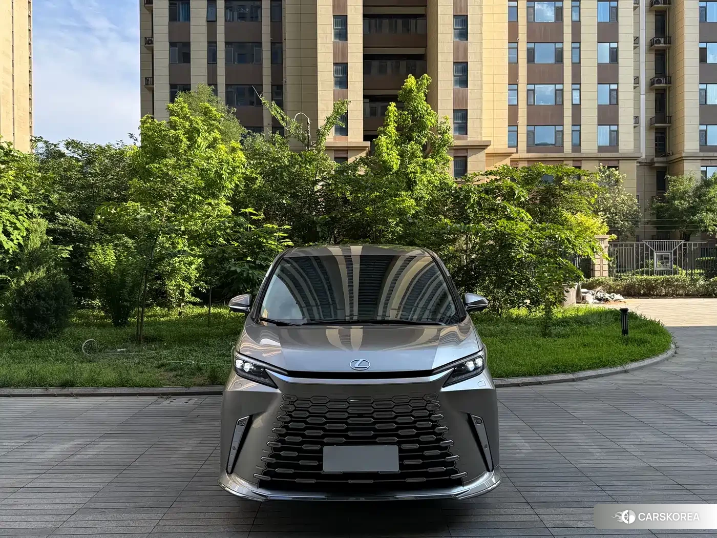 Lexus LM id 4599770 из Китая 15