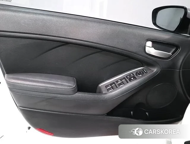 Kia The New K3 id 3789842 из Кореи 16