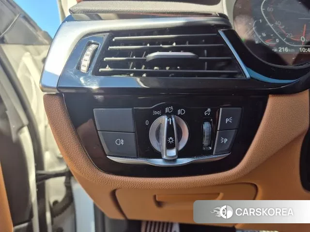 BMW 5 Series (G30) id 3443130 из Кореи 17