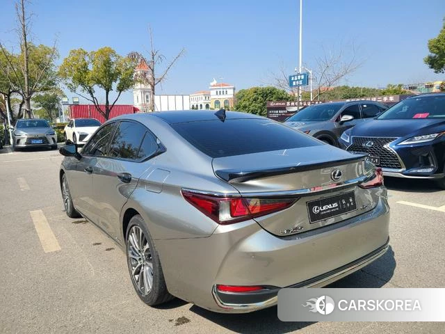 Lexus ES id 4241648 из Китая 10