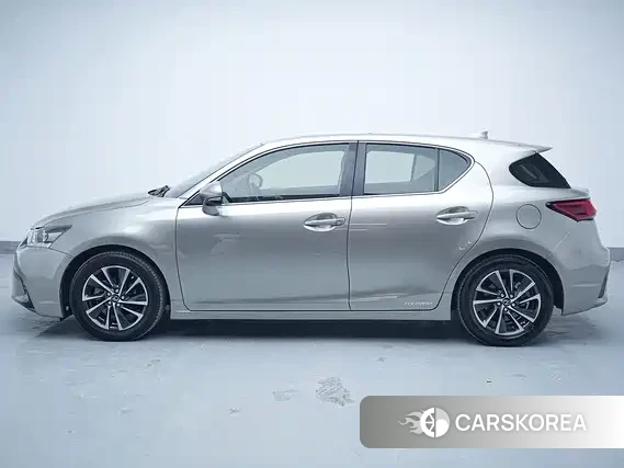 Lexus CT id 4628354 из Китая 18