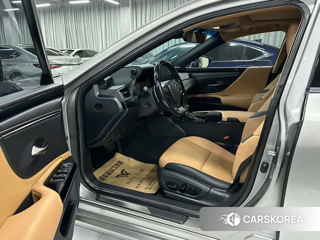Lexus ES id 4365866 из Китая 10