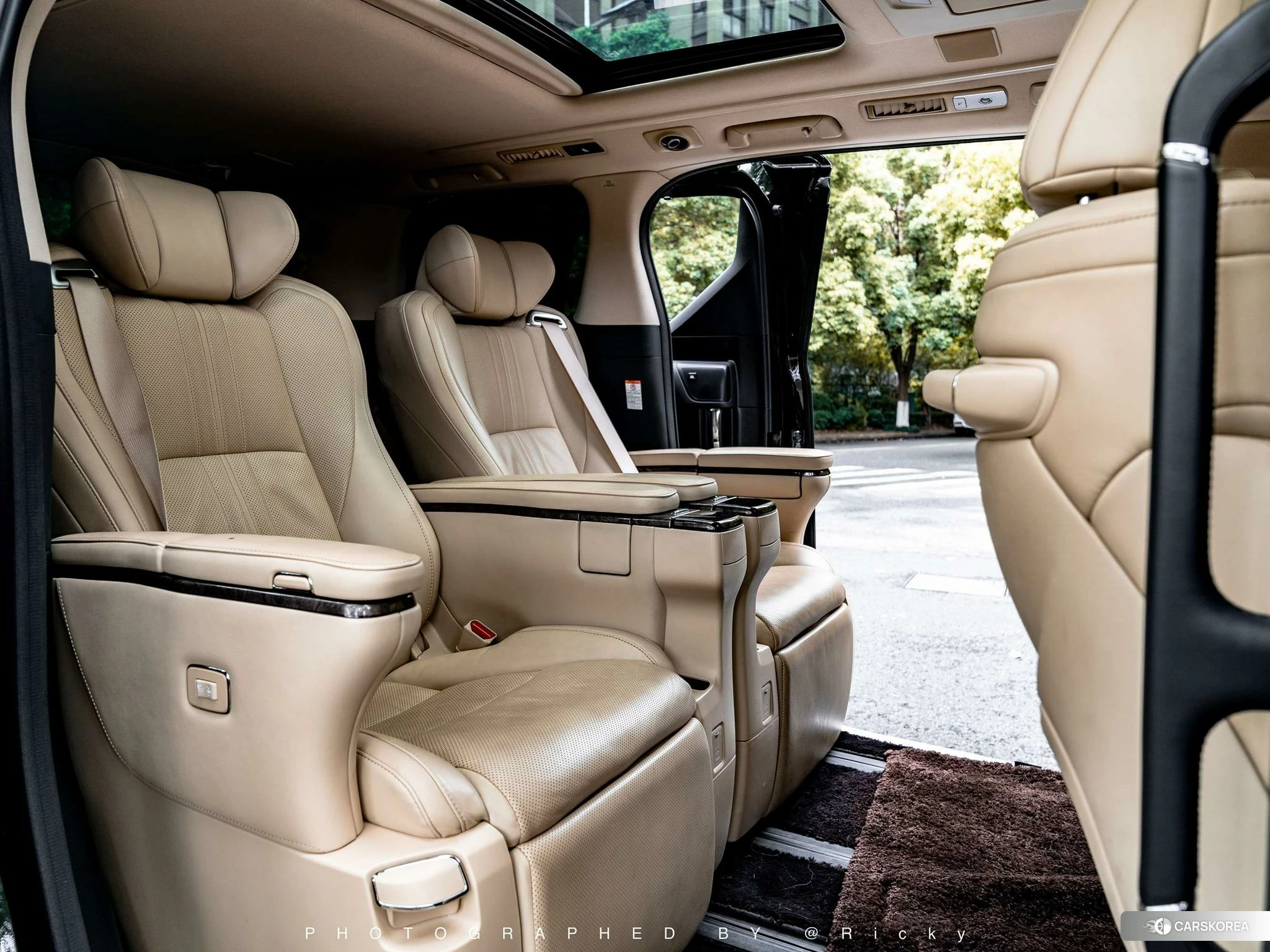 Toyota Alphard id 4461254 из Китая 12