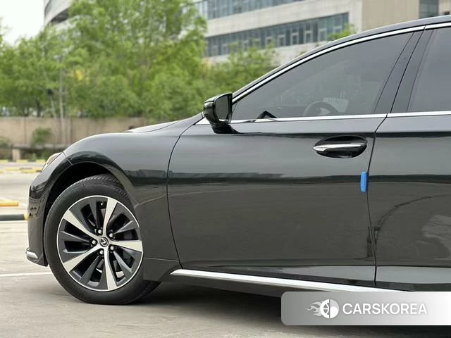 Lexus LS id 4300448 из Китая 17