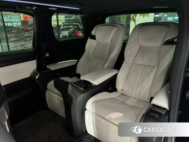 Lexus LM id 4258816 из Китая 16