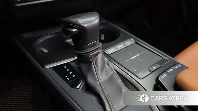 Lexus UX250h id 3748209 из Кореи 18