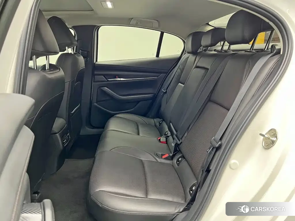 Mazda 3 id 4659712 из Китая 19