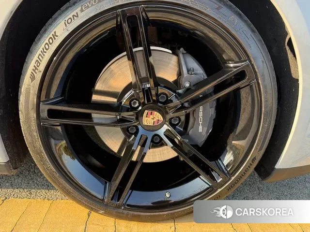 Porsche Taycan id 3685964 из Кореи 17