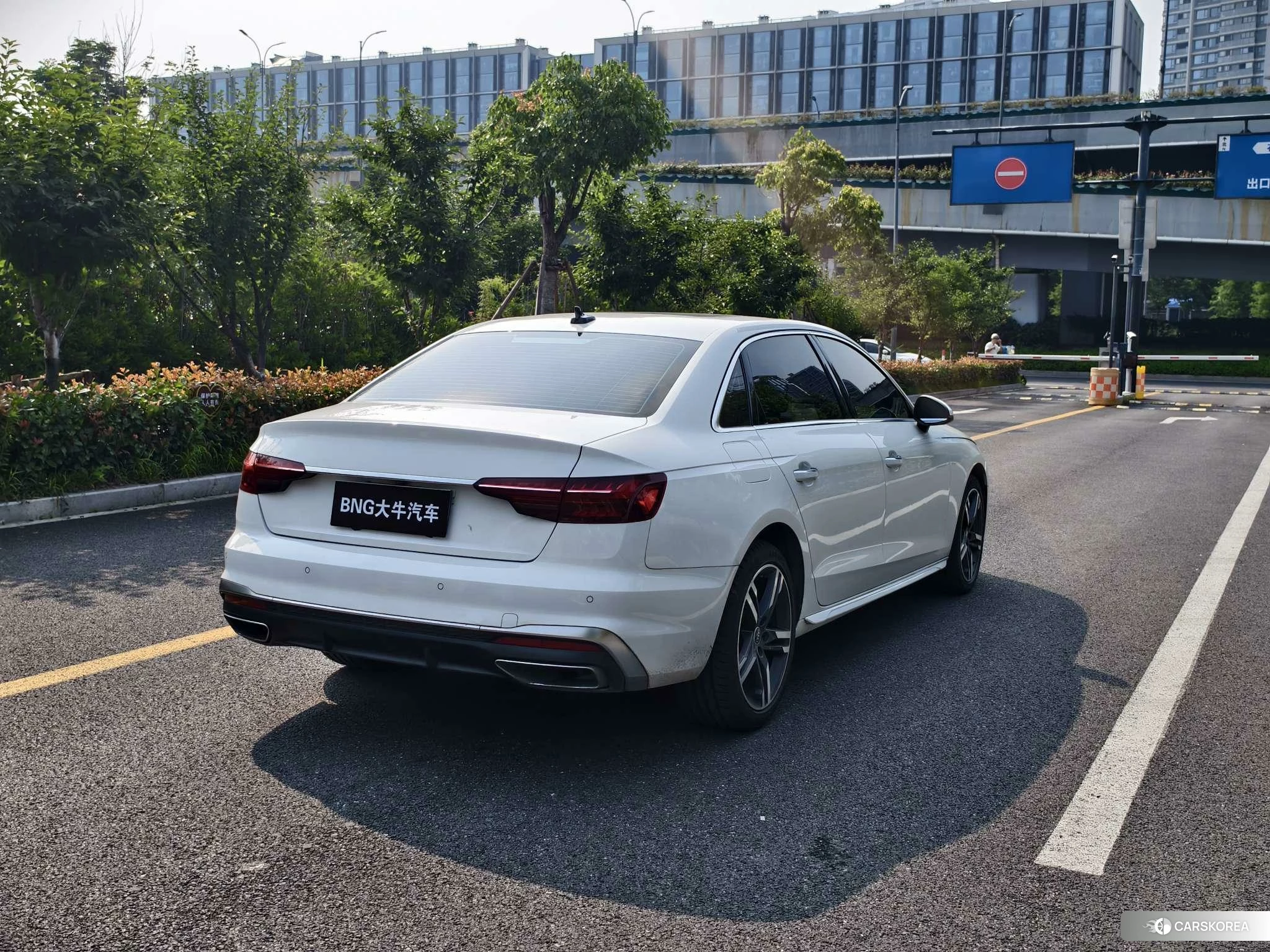 Audi A4L id 4510765 из Китая 13