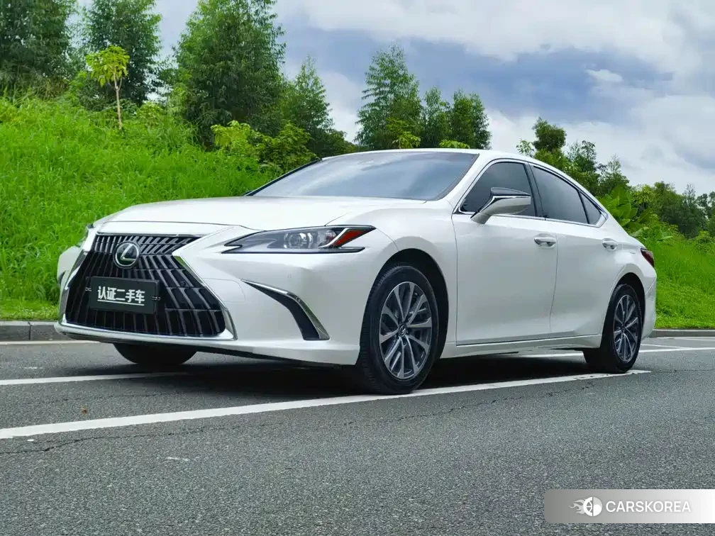 Lexus ES id 4659709 из Китая 30
