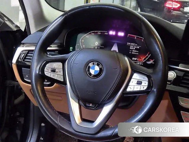 BMW 5 Series (G30) id 3350189 из Кореи 18