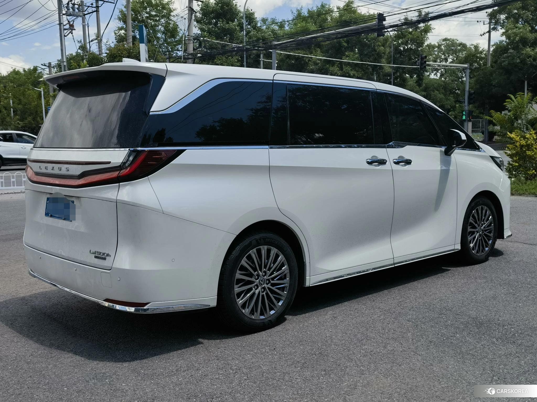 Lexus LM id 4452586 из Китая 17