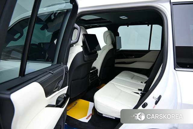 Lexus LX id 4276738 из Китая 18