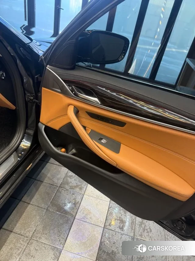 BMW 5 Series (G30) id 3670661 из Кореи 8