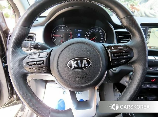 Kia Stonic id 3942749 из Кореи 18