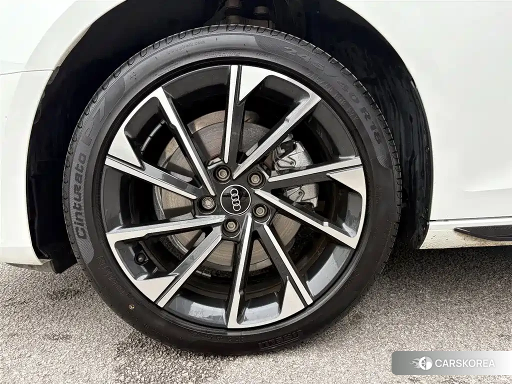 Audi A4L id 4653883 из Китая 17