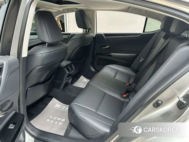 Lexus ES id 4353796 из Китая 24