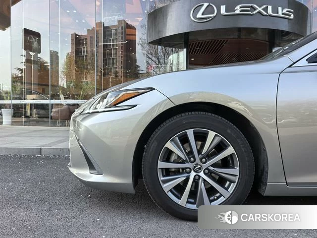 Lexus ES id 4221358 из Китая 15