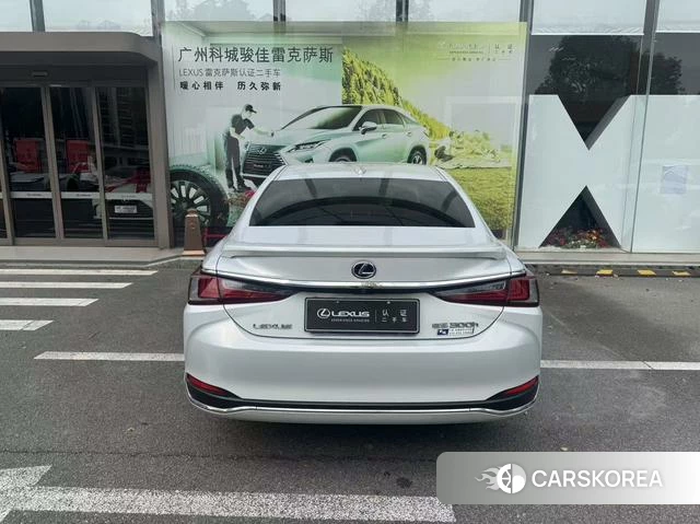 Lexus ES id 4276986 из Китая 10