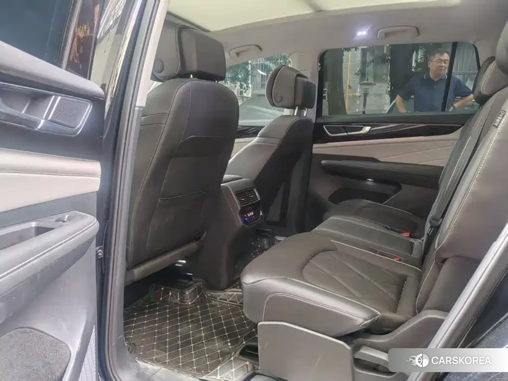 Volkswagen Touareg id 4654612 из Китая 8