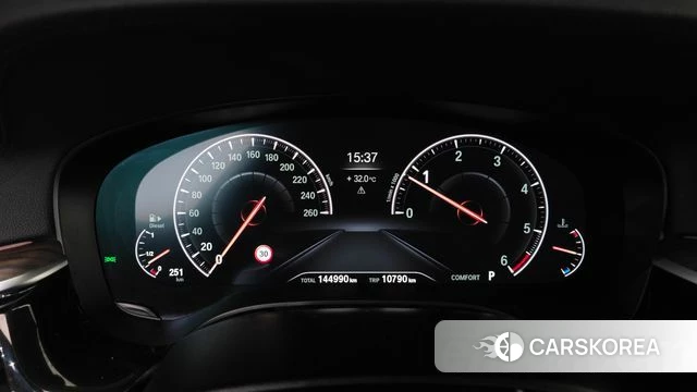 BMW 5 Series (G30) id 4684117 из Кореи 18