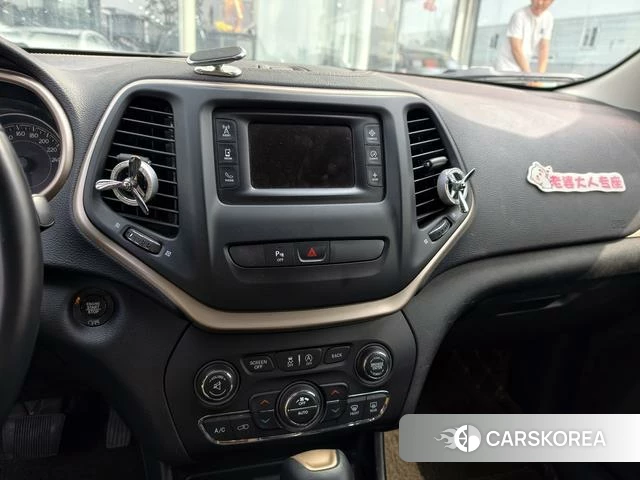 Jeep Free light id 4208500 из Китая 15