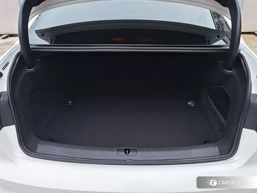 Audi A4L id 4654974 из Китая 27