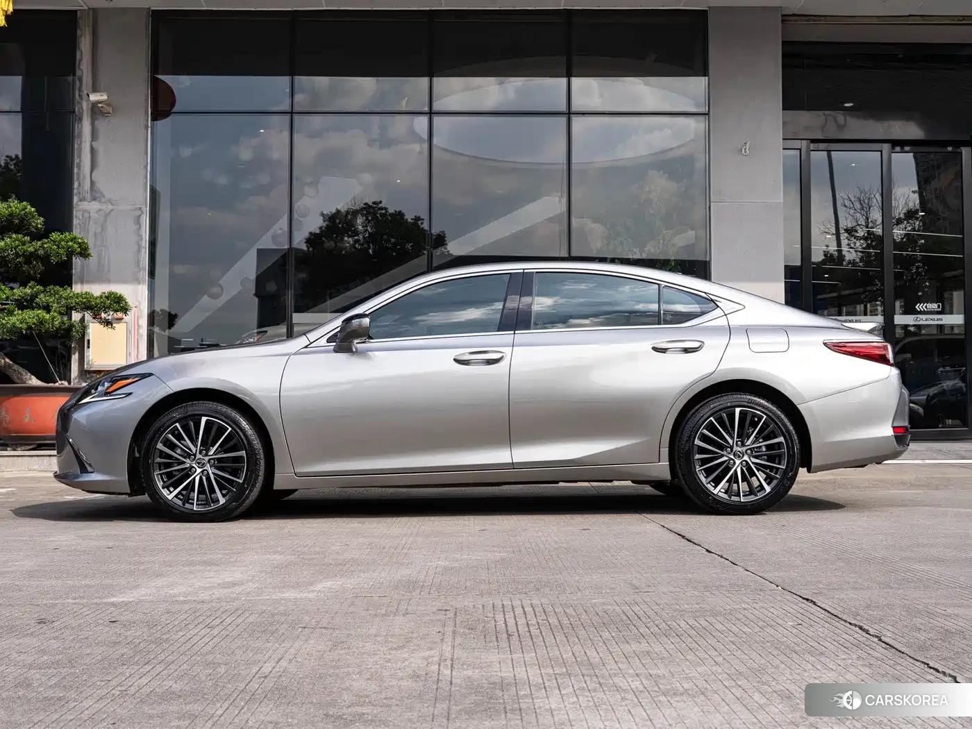 Lexus ES id 4686063 из Китая 20