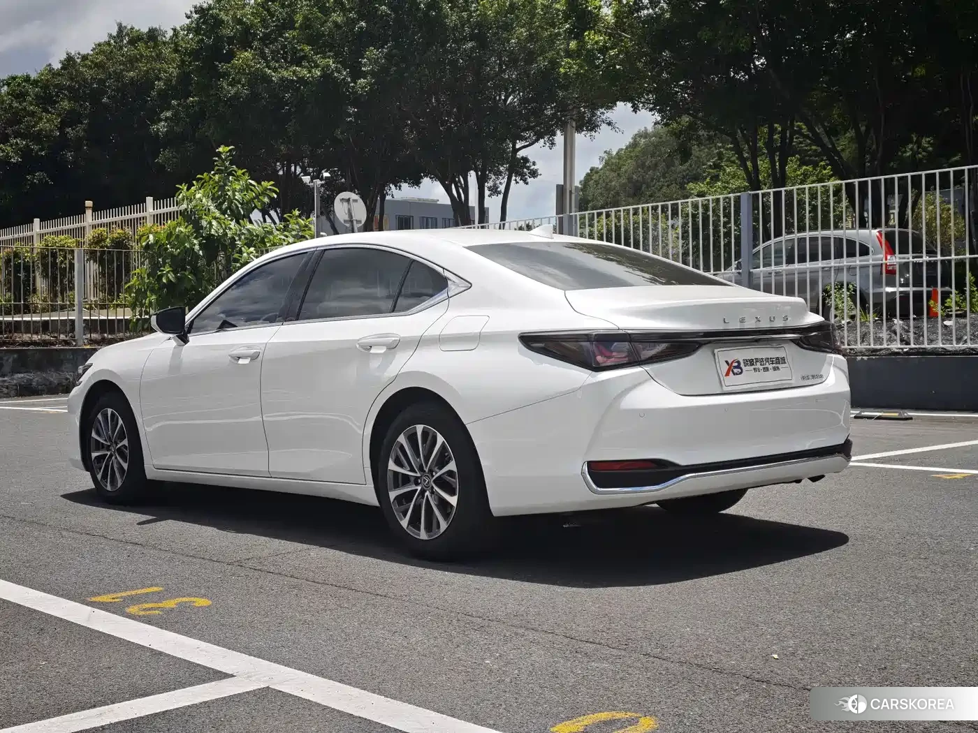 Lexus ES id 4539467 из Китая 17