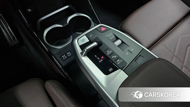 BMW iX1 (U11) id 4905155 из Кореи 31