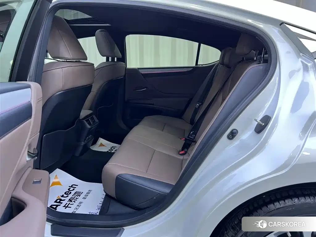 Lexus ES id 4547192 из Китая 25