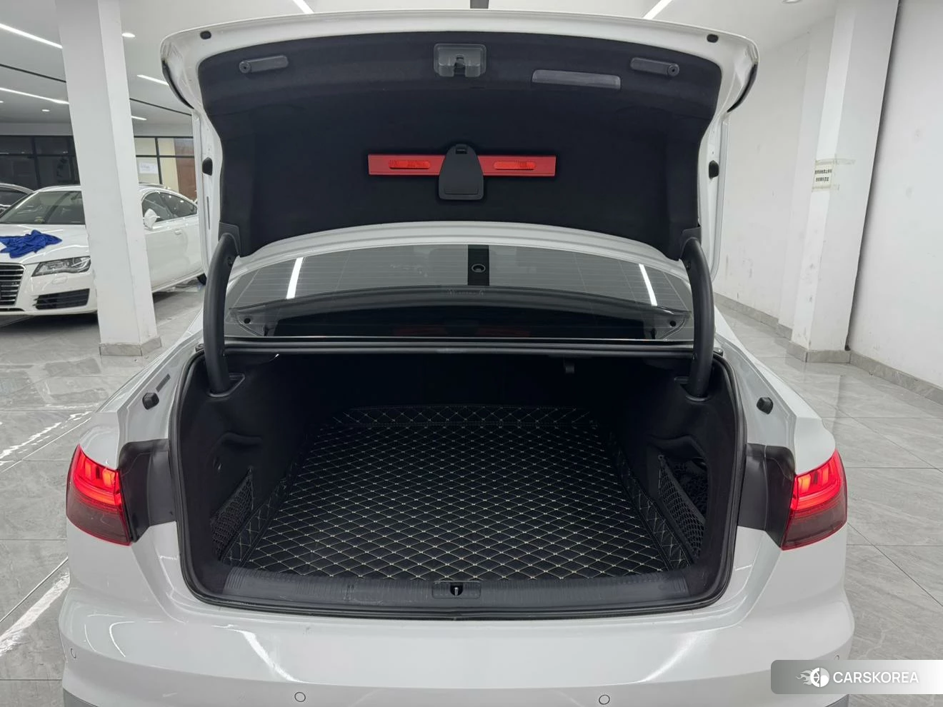 Audi A4L id 4407251 из Китая 10