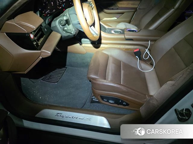 Porsche Taycan id 4343721 из Кореи 9