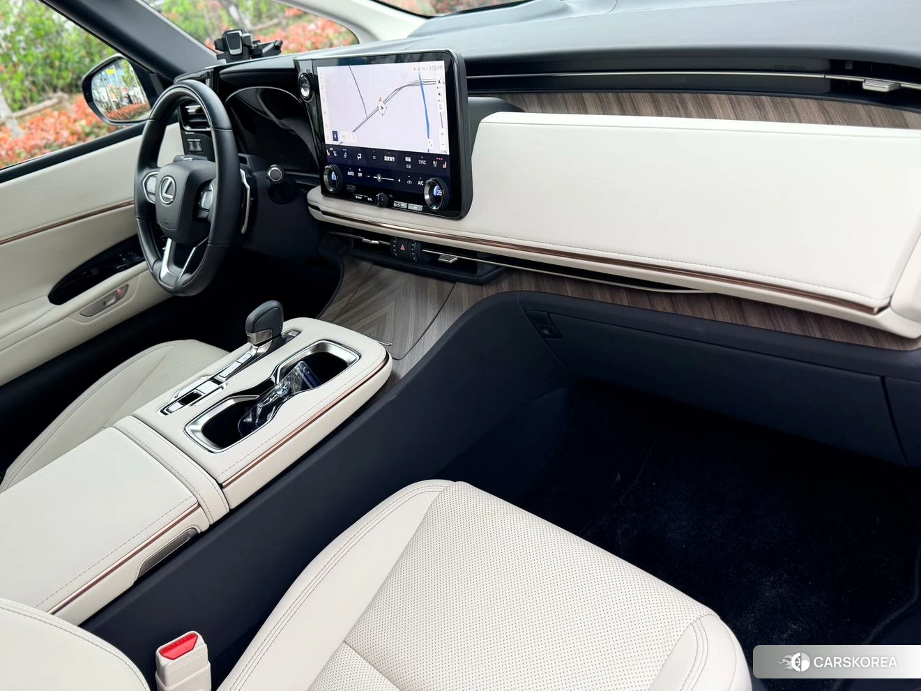 Lexus LM id 4455606 из Китая 19