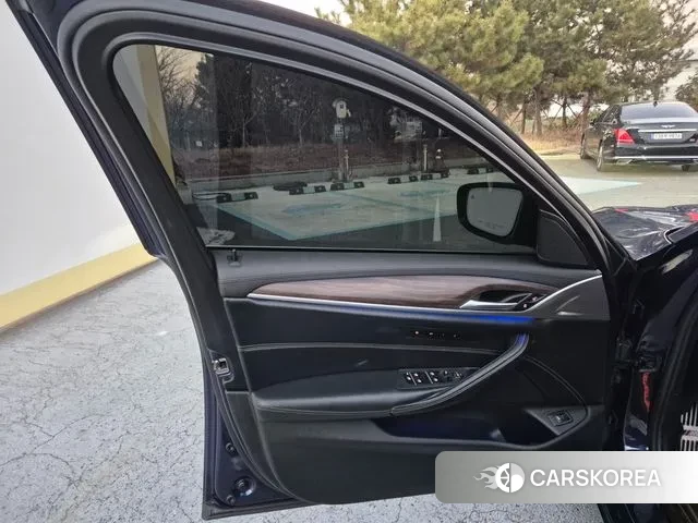 BMW 5 Series (G30) id 3593290 из Кореи 17